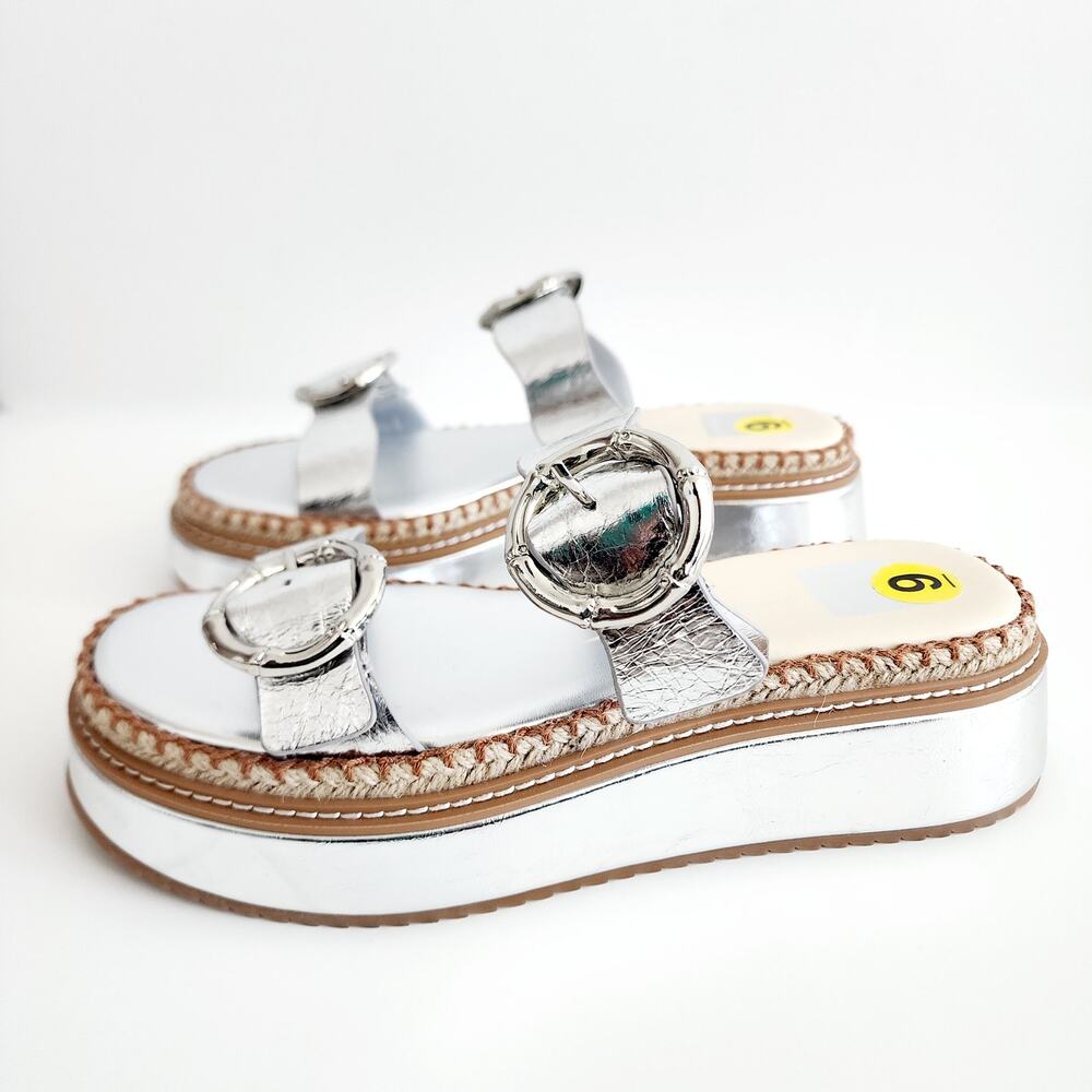 Dolce Vita Metallic Silver Leather Chunky Sandals Slip On Buckle Accent Size 9